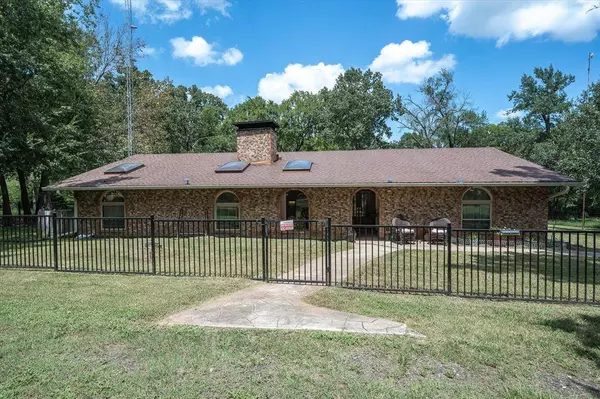 19207 County Road 447, Van, TX 75790