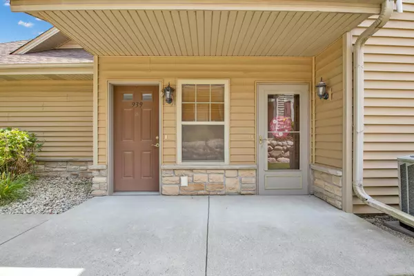 941 Autumn Ridge Ln, Hartford, WI 53027