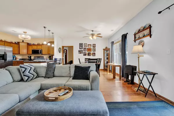 941 Autumn Ridge Ln, Hartford, WI 53027