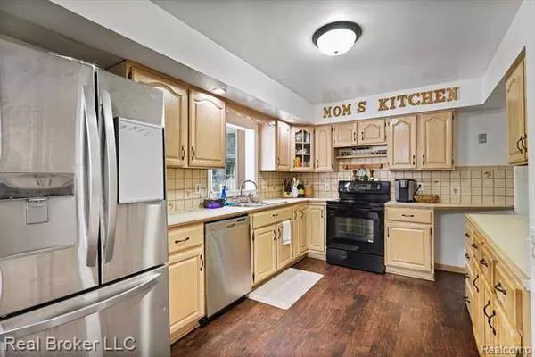 523 WARREN Avenue, Flushing, MI 48433