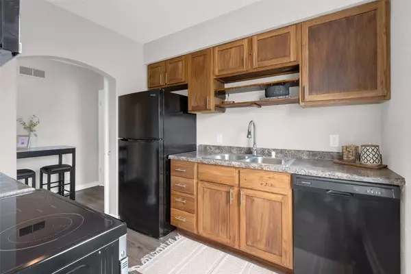 1049 Staub CT NE, Cedar Rapids, IA 52402