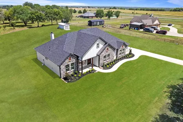 2895 County Road 1298, Savoy, TX 75479