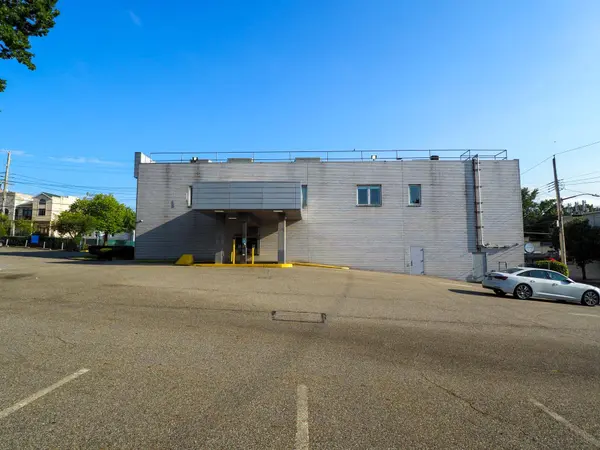 1731 Victory Blvd, Staten Island, NY 10314-3511