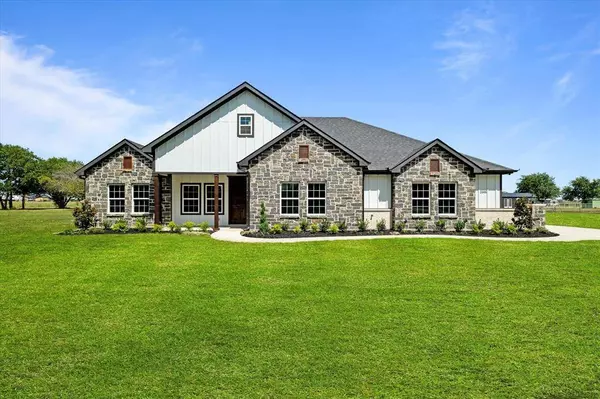 2895 County Road 1298, Savoy, TX 75479