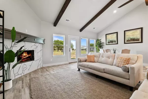 2895 County Road 1298, Savoy, TX 75479