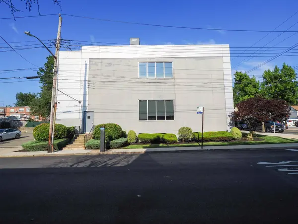 1731 Victory Blvd, Staten Island, NY 10314-3511