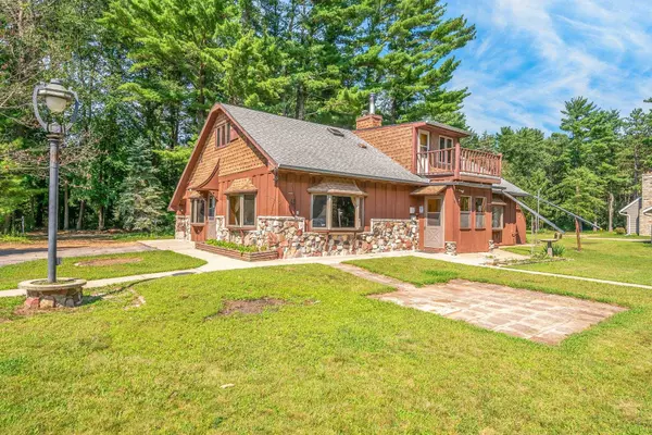 N1902 N SILVER LAKE RD, Wautoma, WI 54982