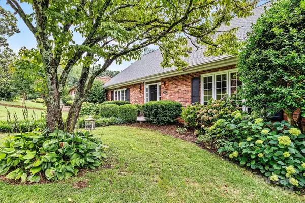 1055 14th Ave DR NW, Hickory, NC 28601