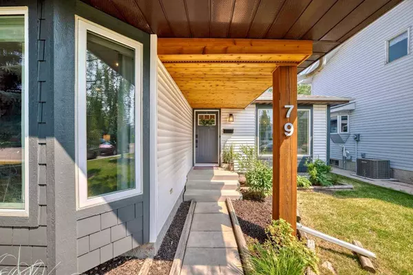 79 Woodborough CRES SW, Calgary, AB T2W 5A1