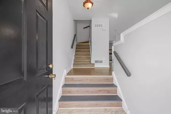 5 FOXTON DR, Newark, DE 19702