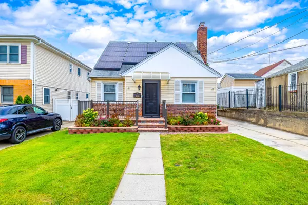 241-39 128th Dr, Rosedale, NY 11422