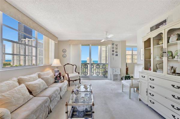 3113 S Ocean Dr #805, Hallandale Beach, FL 33009
