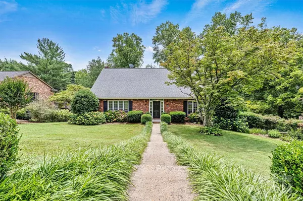 1055 14th Ave DR NW, Hickory, NC 28601