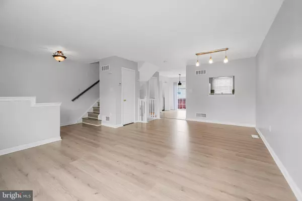 5 FOXTON DR, Newark, DE 19702