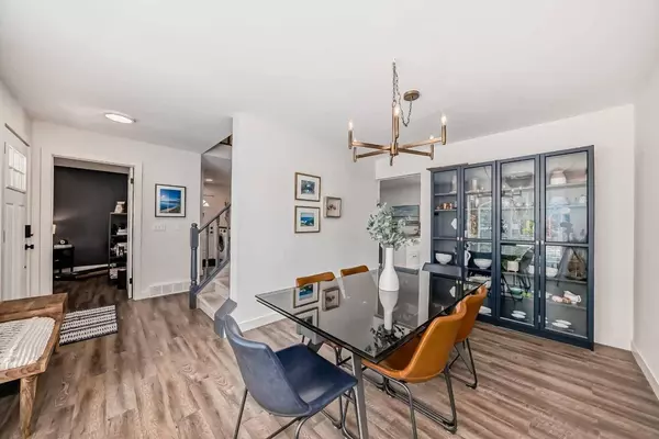 79 Woodborough CRES SW, Calgary, AB T2W 5A1