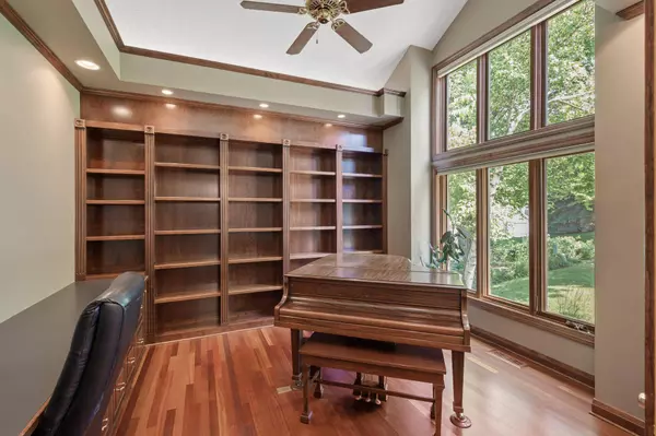 5785 Rosewood LN N, Plymouth, MN 55442