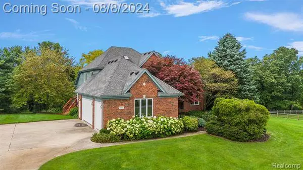 160 SEQUOIA Lane, Leonard, MI 48367