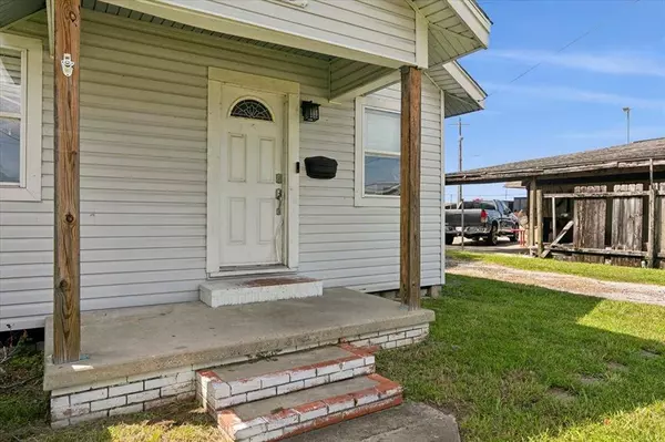 1112 Gary AVE, Nederland, TX 77627