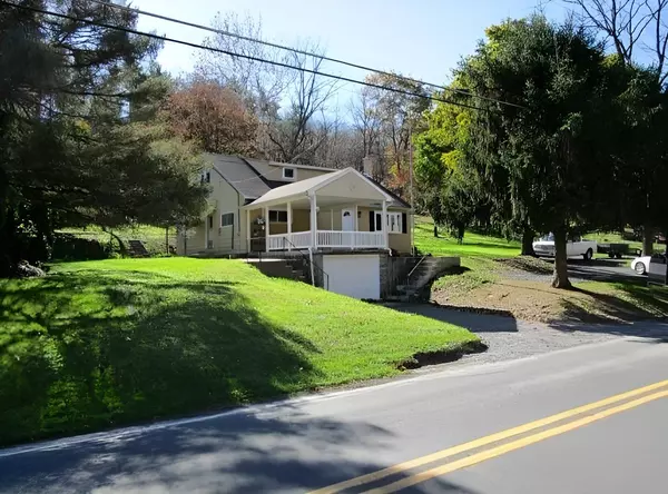 1802 Moselem Springs Rd, Hamburg, PA 19526-8690