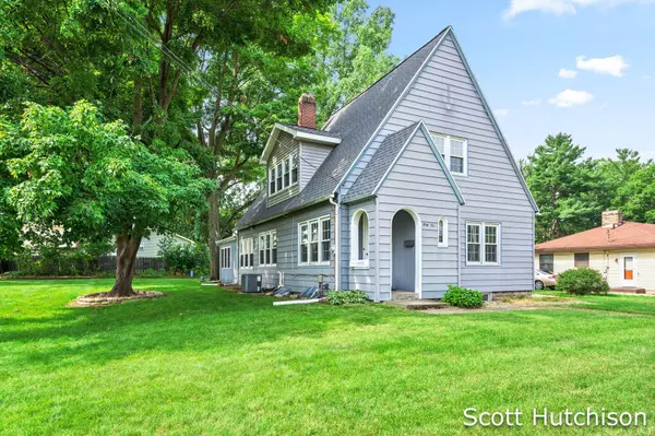 42 Canterbury SW Street, Grand Rapids, MI 49548