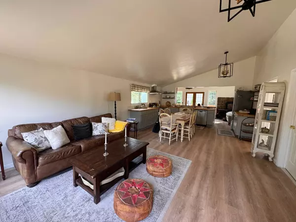 106 Morris Rd, East Stroudsburg, PA 18302-8412