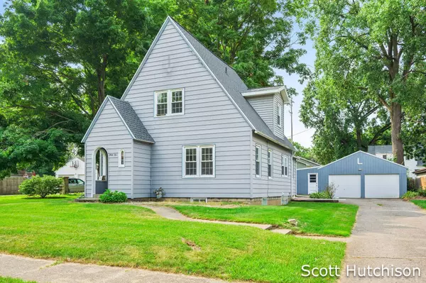 42 Canterbury SW Street, Grand Rapids, MI 49548