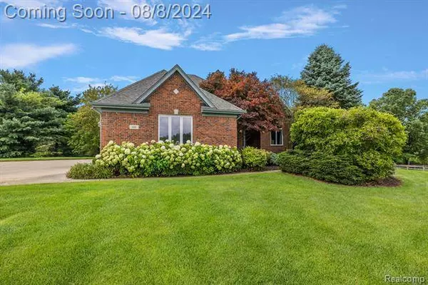 160 SEQUOIA Lane, Leonard, MI 48367