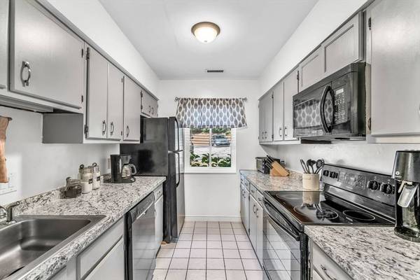 29 Highwood Dr #29, Franklin, MA 02038