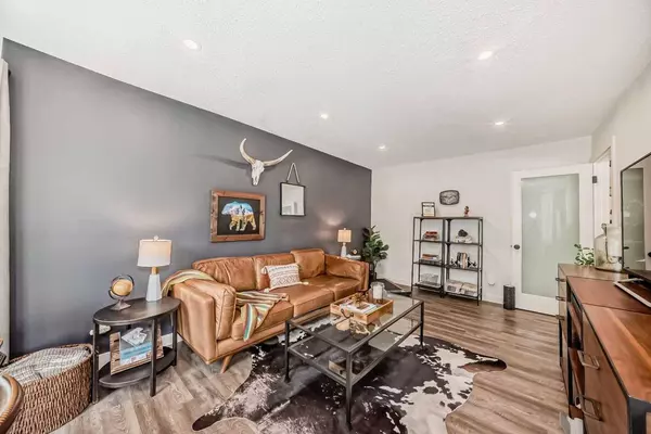 79 Woodborough CRES SW, Calgary, AB T2W 5A1