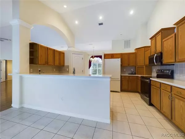 1997 W Begonia DR, Beverly Hills, FL 34465