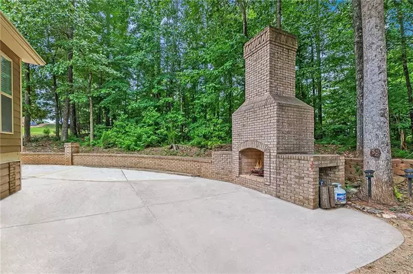 5816 Larch LN, Douglasville, GA 30135