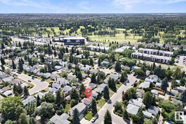 11759 37 AV NW, Edmonton, AB T6J 0J3