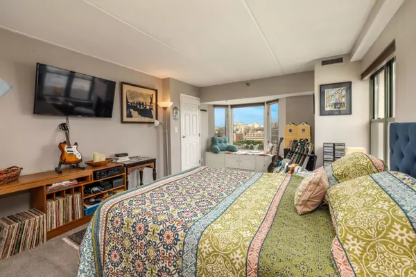 270 E Highland Unit 1041, Milwaukee, WI 53202