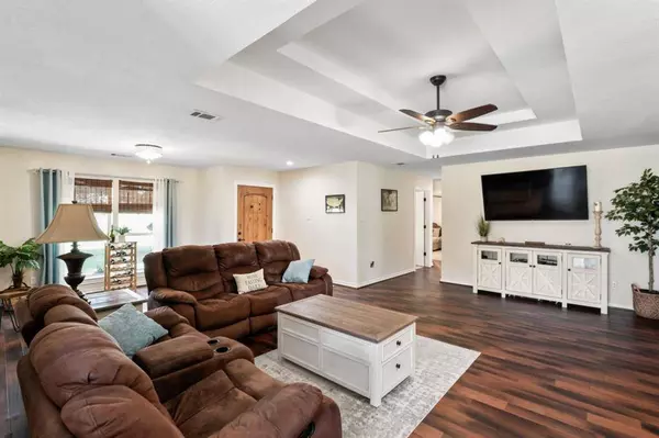 544 Pierce Road, Red Oak, TX 75154