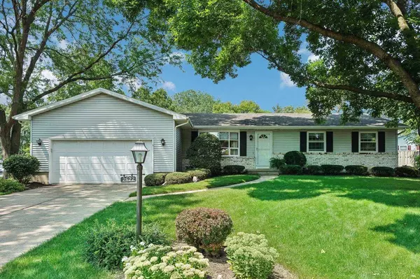 2622 N Norfolk Circle, Fitchburg, WI 53719