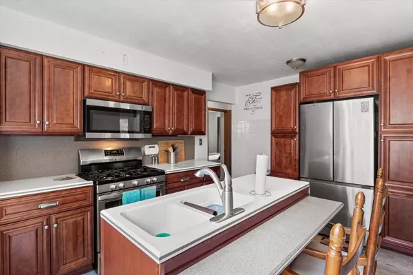 7449 W Beckett AVENUE, Milwaukee, WI 53216