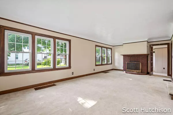 42 Canterbury SW Street, Grand Rapids, MI 49548