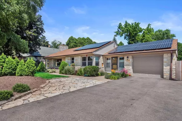 1620 W Good Hope, Glendale, WI 53209