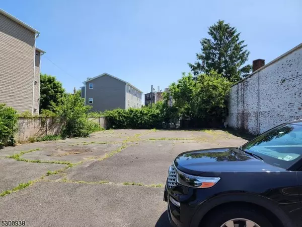 422 S 6Th St, Newark City, NJ 07103