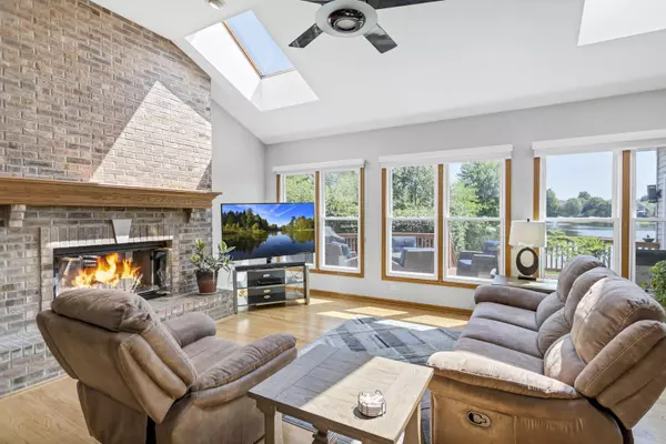 1285 Tunbridge TRL, Algonquin, IL 60102