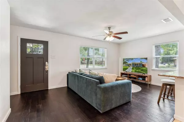 2505 Globe Avenue, Dallas, TX 75228