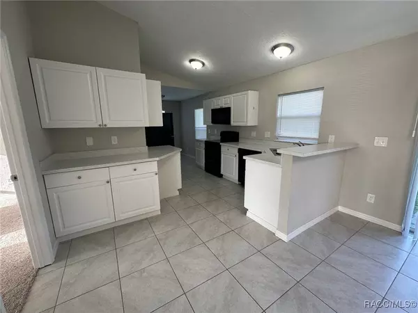 6490 SE 143rd CT, Morriston, FL 32668