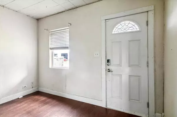 1112 Gary AVE, Nederland, TX 77627