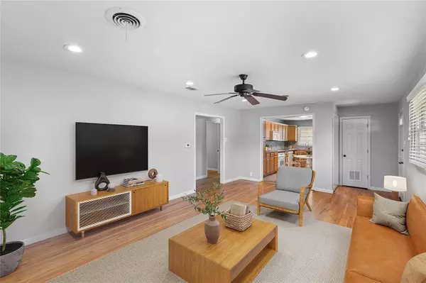 1702 W College Street, Sherman, TX 75092