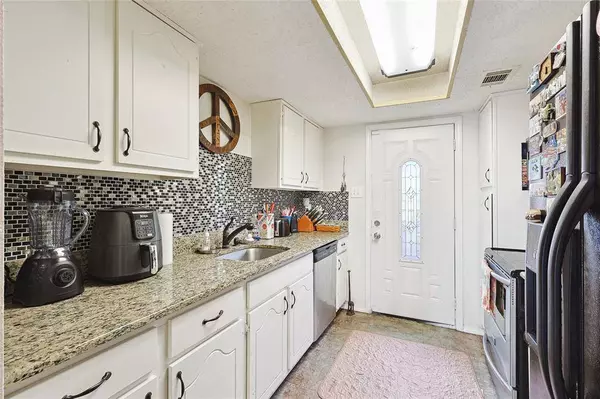 34 E Mountain Lane, Grand Prairie, TX 75052