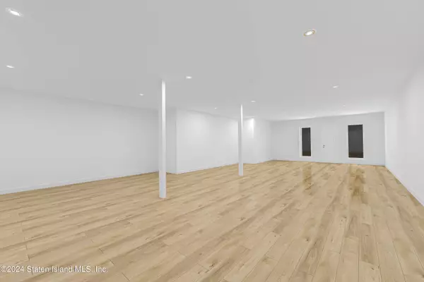 19 Aultman AVE, Staten Island, NY 10306