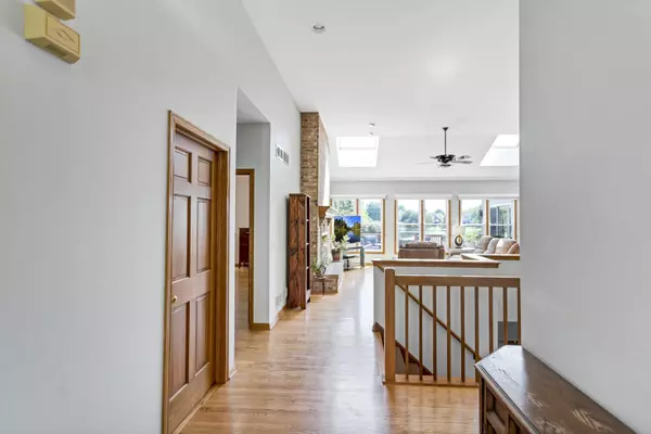 1285 Tunbridge TRL, Algonquin, IL 60102