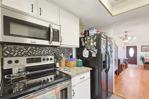 34 E Mountain Lane, Grand Prairie, TX 75052