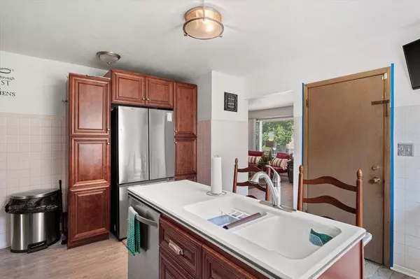 7449 W Beckett AVENUE, Milwaukee, WI 53216