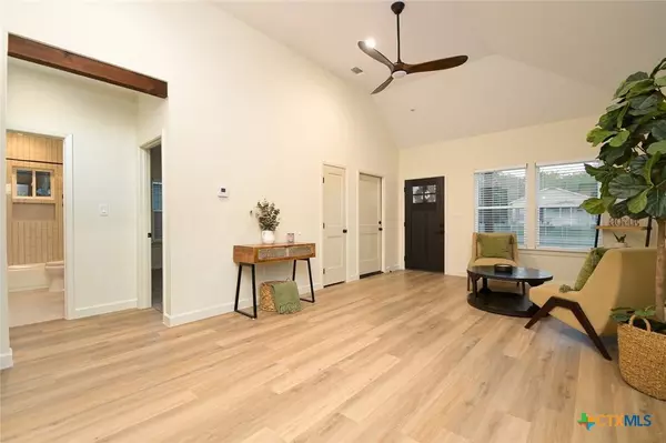 757 Collins AVE, Seguin, TX 78155